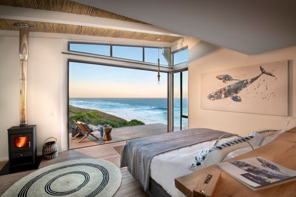 05 Lekkerwater Beach Lodge - Bedroom overlooking the ocean 600x400